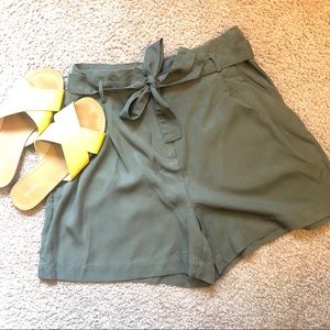 DEX NWOT Olive Green Waist Tie Shorts